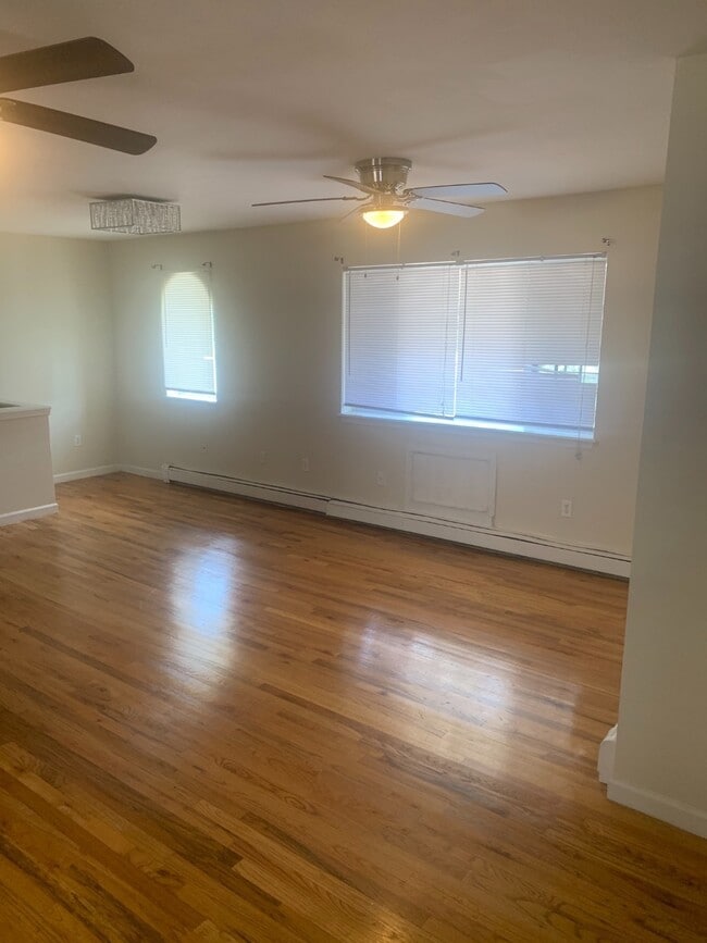 Photo - 7xx E 226th St