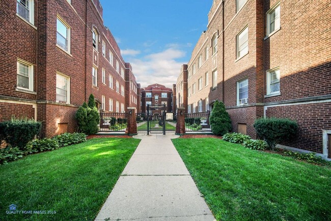 ZTouhy - ZTouhy Unit 1335.5 W Apt 3N