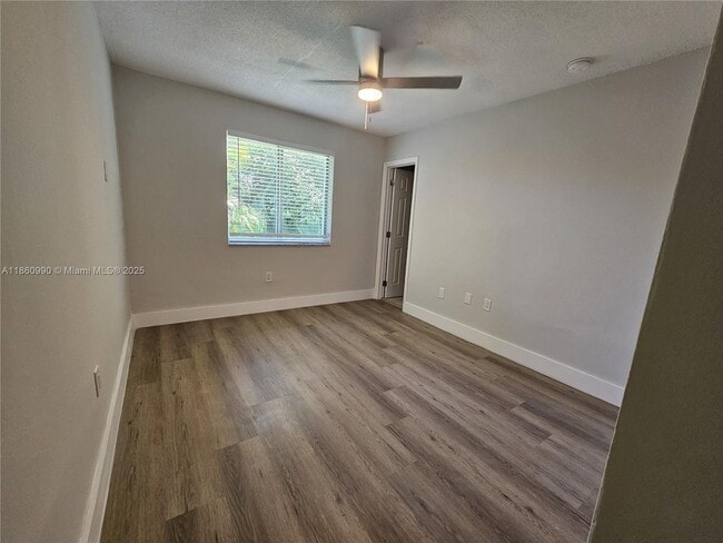 Photo - 560 NE 63rd St Unidad 3
