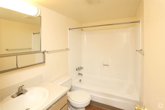 Studio-Bathroom