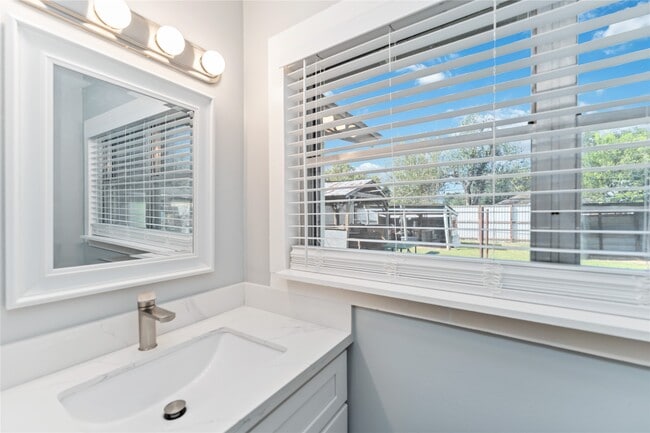 Building Photo - 9946 Algiers Rd