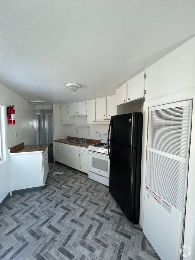 Building Photo - *ALL UTILITIES INCLUDED* 2-Bed, 1-Bath Mob... Rental