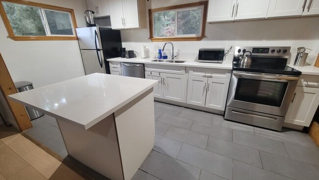 Building Photo - Move-In Ready 3-Bedroom, 2-Bath Home with ...