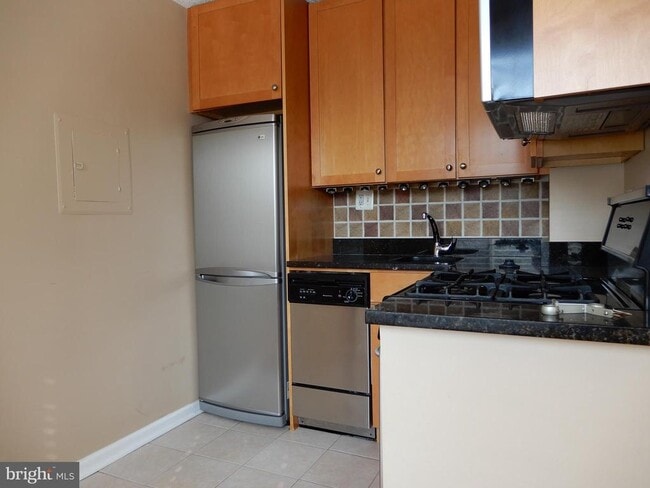 Building Photo - 1730 Arlington Blvd Unit 209