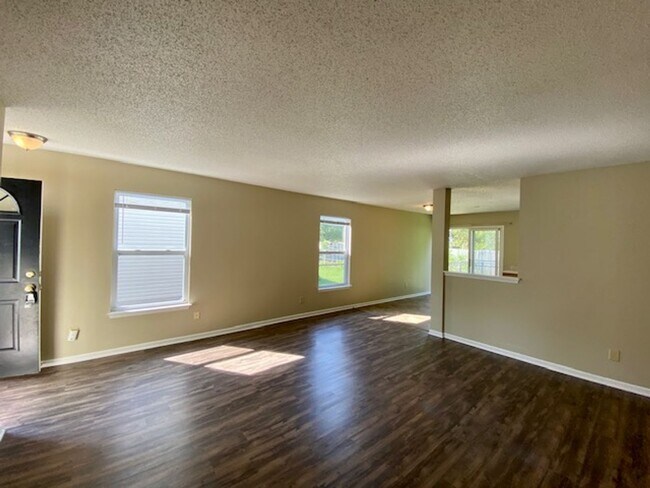 Photo - Wonderful 3 Bedroom 2 Bathroom Ranch Home ...