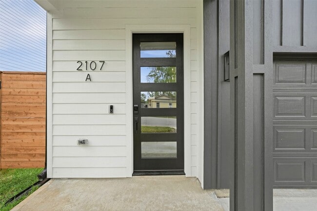 Photo - 2107 Esther Dr