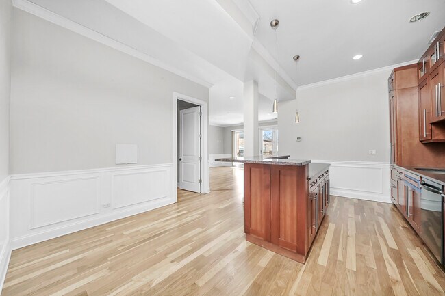 Photo - 5010 W Lawrence Ave