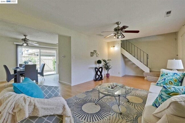 Photo - $2,890 / 3 BR - GORGEOUS TOWN HOME IN NORTHGATE AREA OF FREMONT!