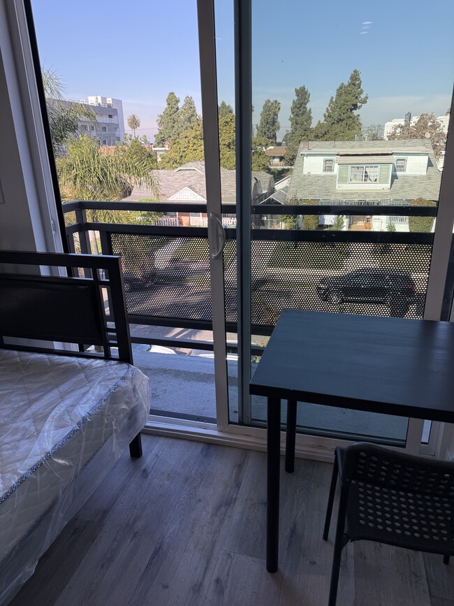 Photo - 1110 E 40th Pl