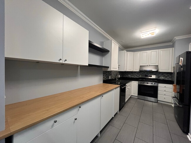 Photo - 211 Oxford Ct