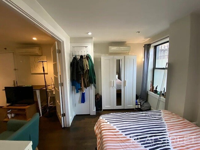Photo - Modern Ground-Floor 1 Bedroom with Gym, Roof Deck & Courtyard in Prime Williamsburg Unit 1A