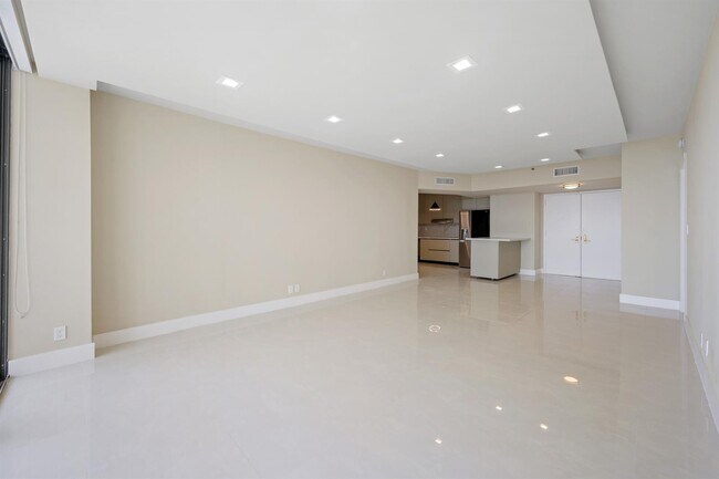 Photo - 20281 E Country Club Dr Unit 304