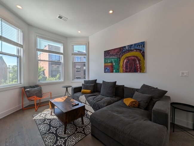 Photo - 2120 W Belmont Ave Unit 3F