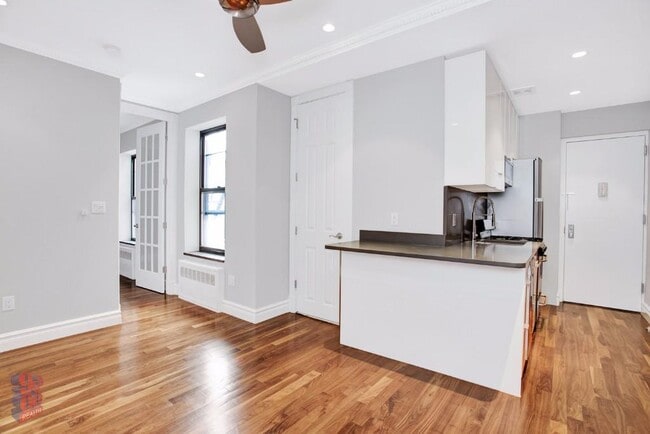 Building Photo - 1590 Lexington Ave