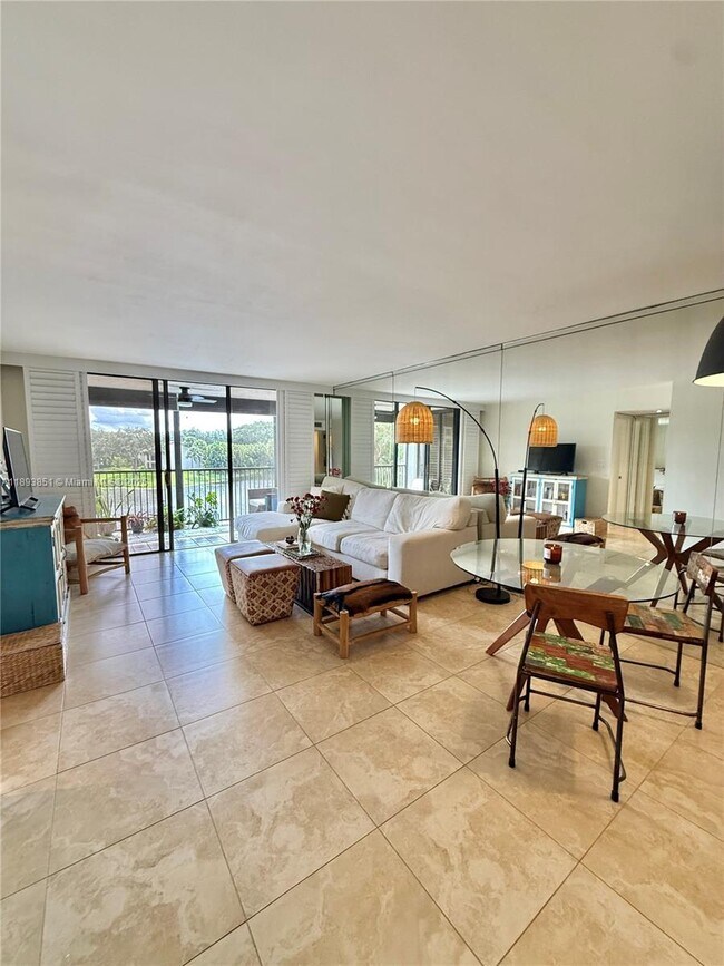 Photo - 3000 NW 42nd Ave Unidad B305