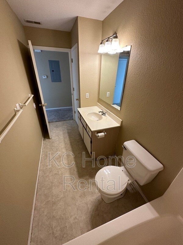Photo - 2126 Highridge Dr Unit #D