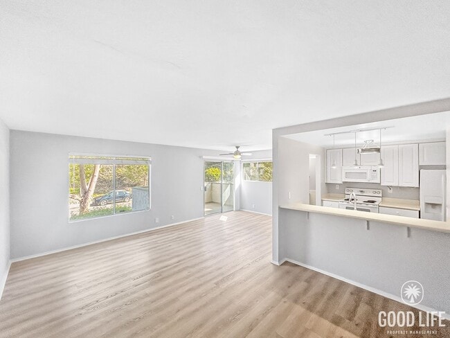 Photo - Stunning 2BD/2.5BA W/ In-Unit Laundry and ... Unidad 123