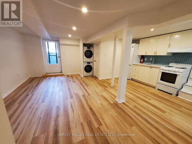 Photo - 17 Alberta Ave