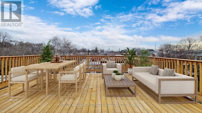 Photo - 911 Dovercourt Rd