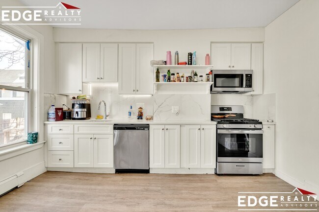 Building Photo - 20-22-22 Ashford St Unit 20