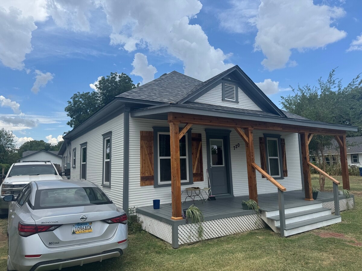 Photo - 720 S Miles Ave
