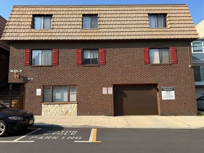 Building Photo - 74 69th St Unit 3B