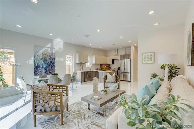 Photo - 684 NE 43rd St
