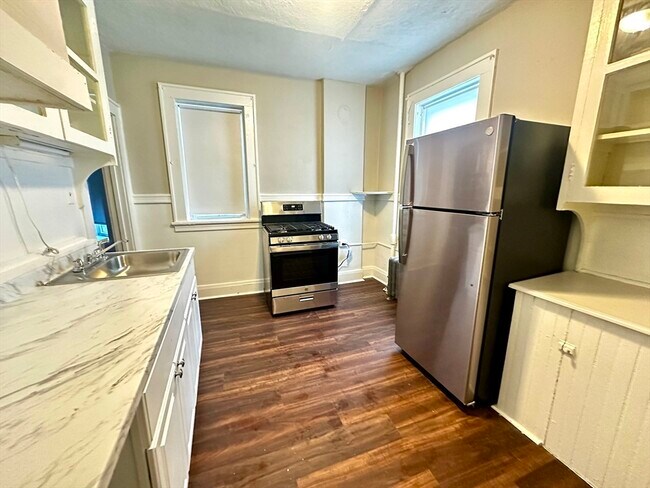 Photo - 577 Pleasant St Unit 1L