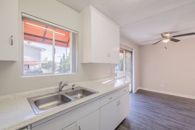 Villa Knolls Apartments
