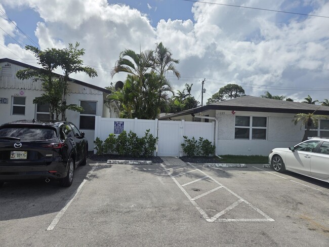 Photo - 1301 NE 16th Terrace Unidad 1-9