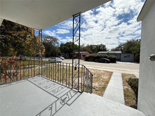 Photo - 911 NW 57th St