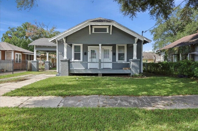 Building Photo - 1430 Cartwright St Unit B