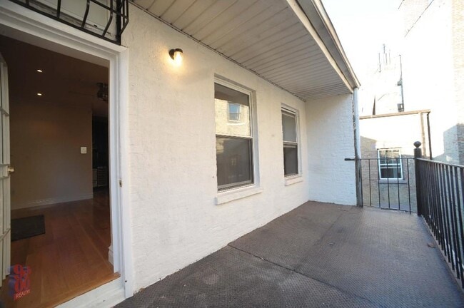 Building Photo - 566 Hudson St Rental