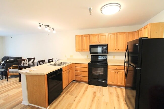 Building Photo - 1366 Hunters Rd