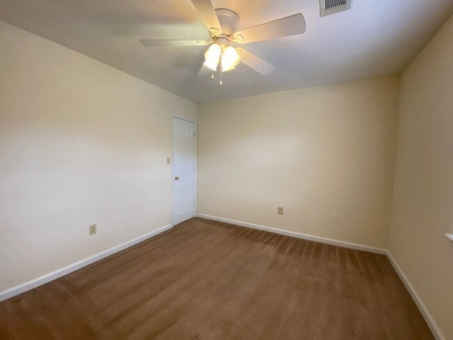 Photo - PRE-LEASING FOR AUGUST 2026!