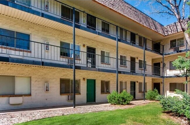 Building Photo - 2 BEDROOM AVAILABLE IN DENVER Unit C304 Rental