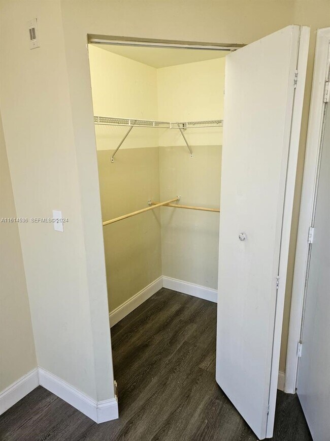 Photo - 2775 NE 187th St Unit 323