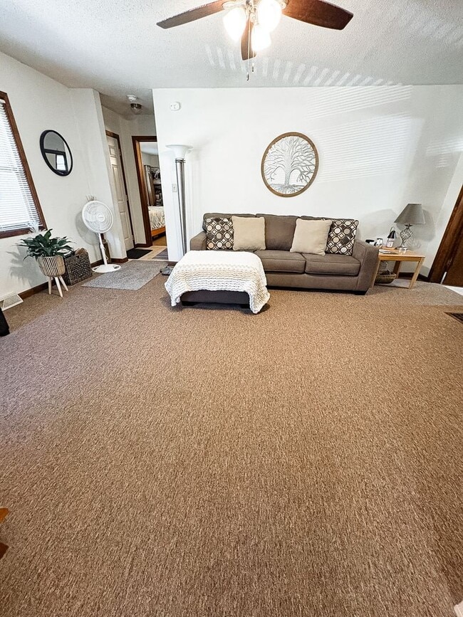 Photo - Spacious 1 Bedroom Apartment Unit 501 S 15th St