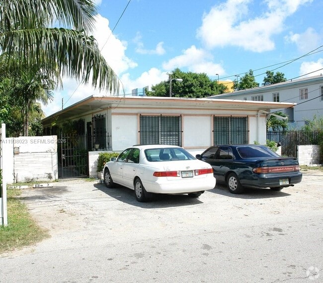 Building Photo - 121 NE 82nd Terrace Unit 5