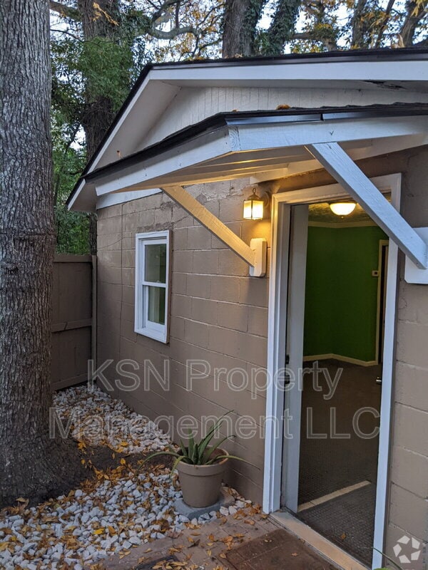 Building Photo - 514 E 64th St Rental