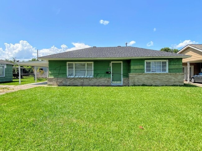 Affordable 3-Bedroom Home with Fenced Yard... - Affordable 3-Bedroom Home with Fenced Yard...