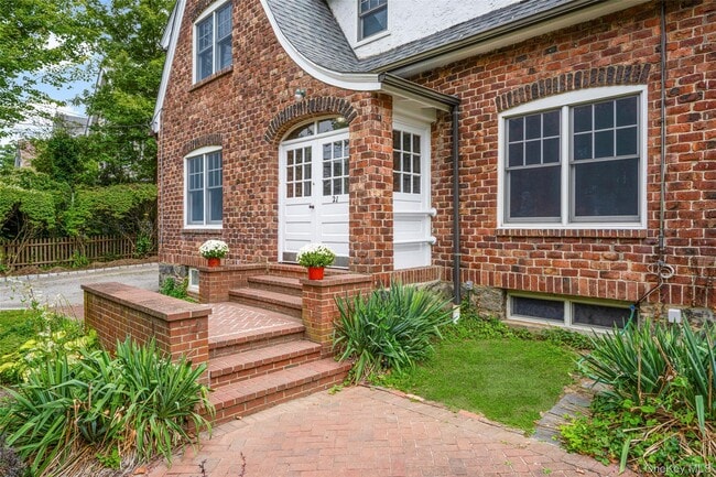 Photo - 21 Forest Park Ave