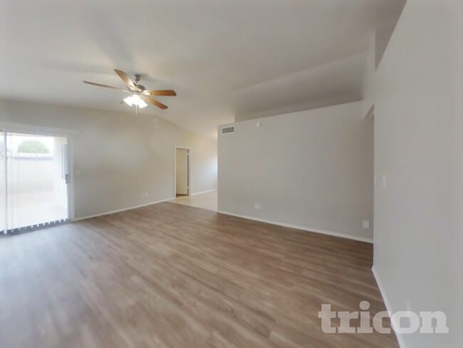 Photo - 630 E Jensen St