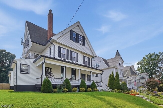 Photo - 35 Rossmore Pl Unit 2