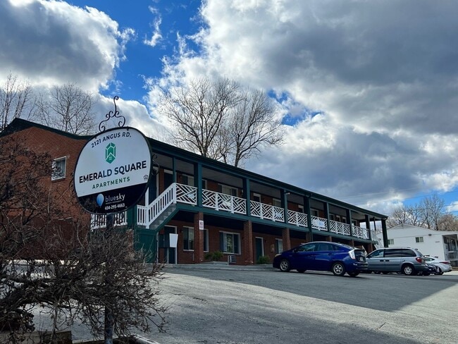 Photo - Emerald Square