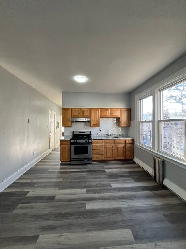 Building Photo - 10 Randolph Ave Unit 2A