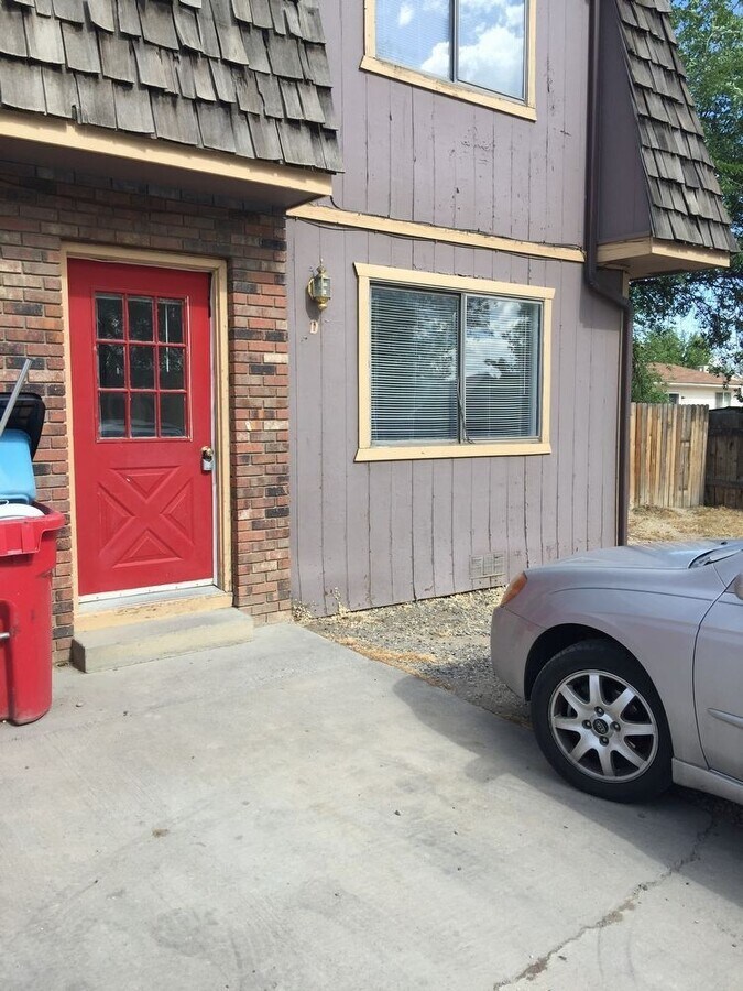 2 bed 1 bath Townhouse - 2 bed 1 bath Townhouse Unit D