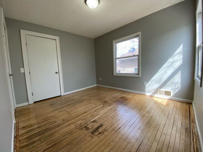 Photo - Beautiful 4 Bedroom 1.5 Bathroom Townhome in Minneapolis!