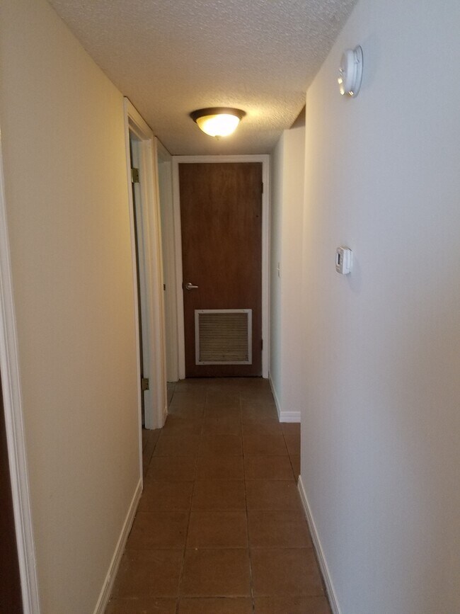 995 2/1.5 Downstairs Unit Clay County Rental House Rental in