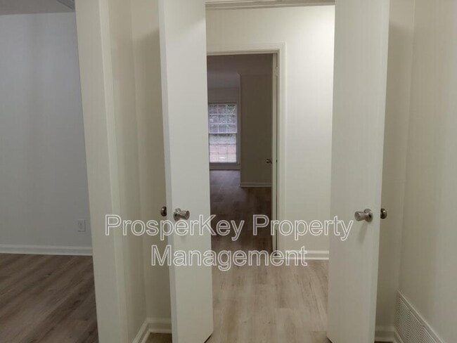 Photo - 3736 Winkfield Pl